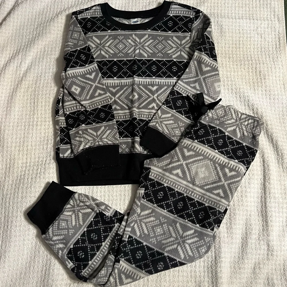 Girls Old Navy Fleece Pajamas Sets - Size 6/7